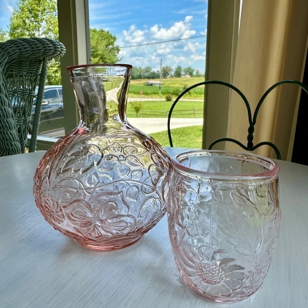 VINTAGE, 1930’S ANTIQUE, PRESSED GLASS WATER CARAFE WITH CUP LID.